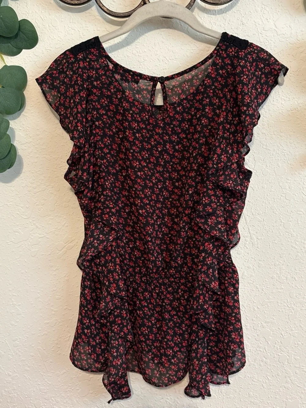 Y2K Forever21 Red and Black Floral Ruffled Whimsigoth Top❤️ - Picture 4 of 5